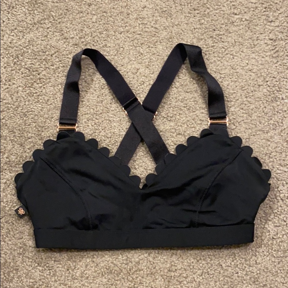 L’urv Scalloped Sports Bra